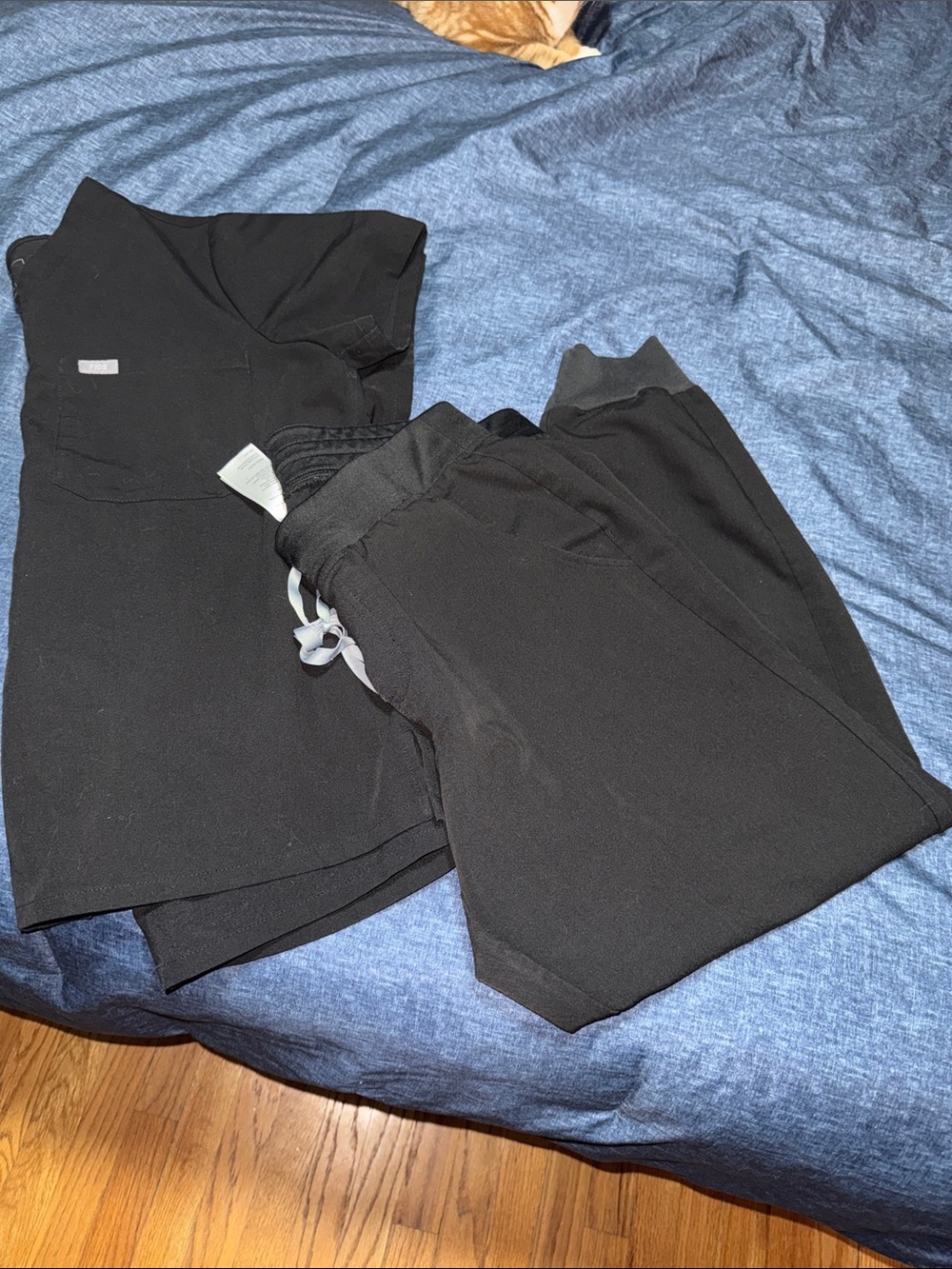 Black Figs scrub set